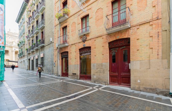 Venta - Locales - Pamplona-Iruña - calle Navarreria, 16