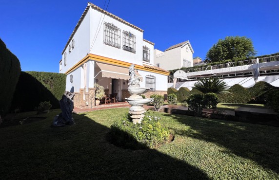 Venta - Casas o chalets - Montequinto - Calle Cerro de las 40 Chicas