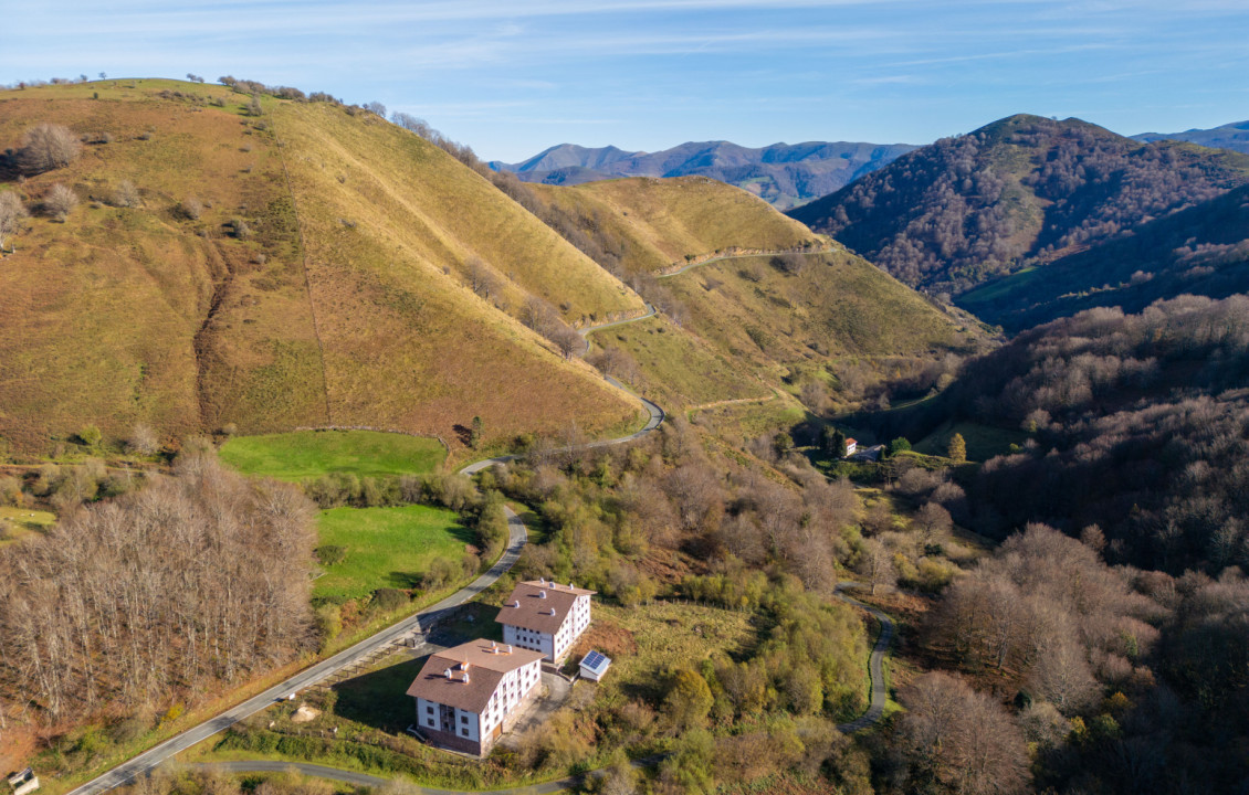 Venta - Pisos - Baztan - QUINTORREAL , carretera na 138 km 20.5