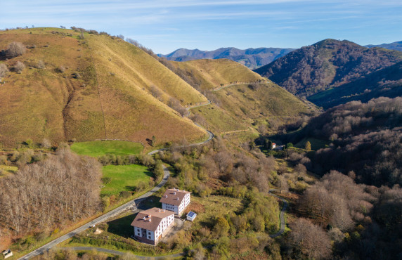 Venta - Pisos - Baztan - QUINTORREAL , carretera na 138 km 20.5