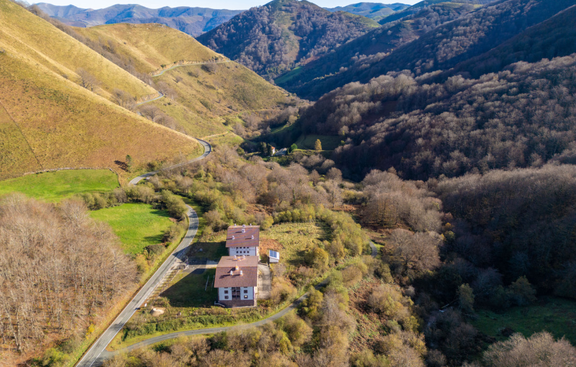 Venta - Pisos - Baztan - QUINTORREAL , carretera na 138 km 20.5