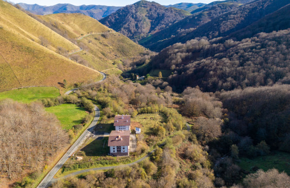 Venta - Pisos - Baztan - QUINTORREAL , carretera na 138 km 20.5