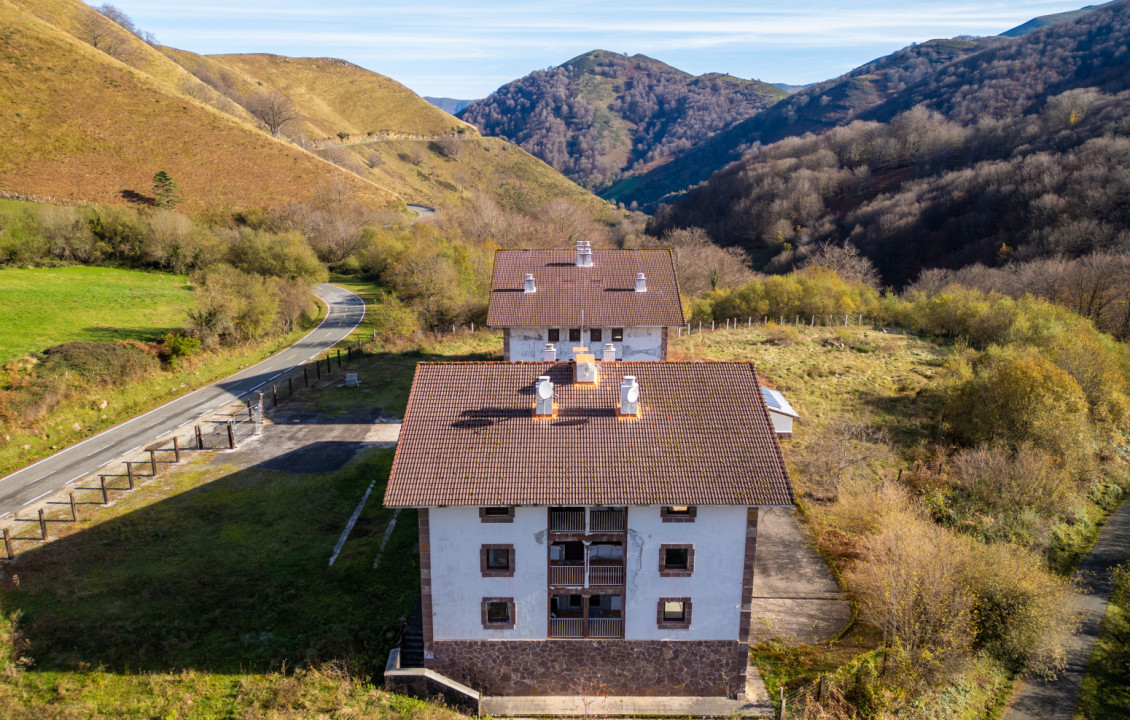 Venta - Pisos - Baztan - QUINTORREAL , carretera na 138 km 20.5