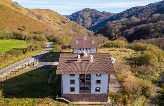 Venta - Pisos - Baztan - QUINTORREAL , carretera na 138 km 20.5